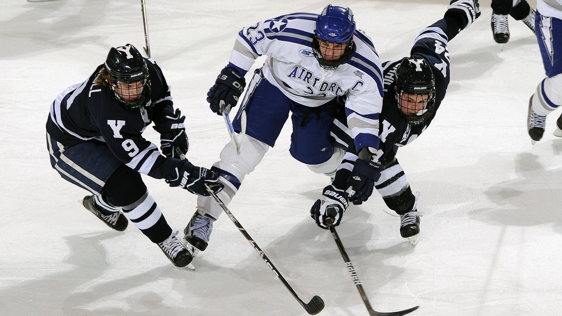 爱游戏电竞同步-法国骑手斯特凡·朗多瓦斯携手“Chaman Dumontceau”勇夺三项赛银牌，感动全场。